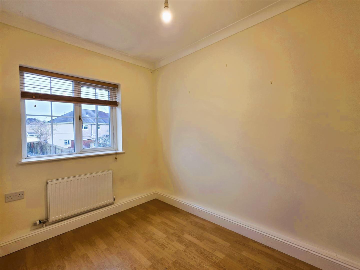 The Avenue, Llwynhendy